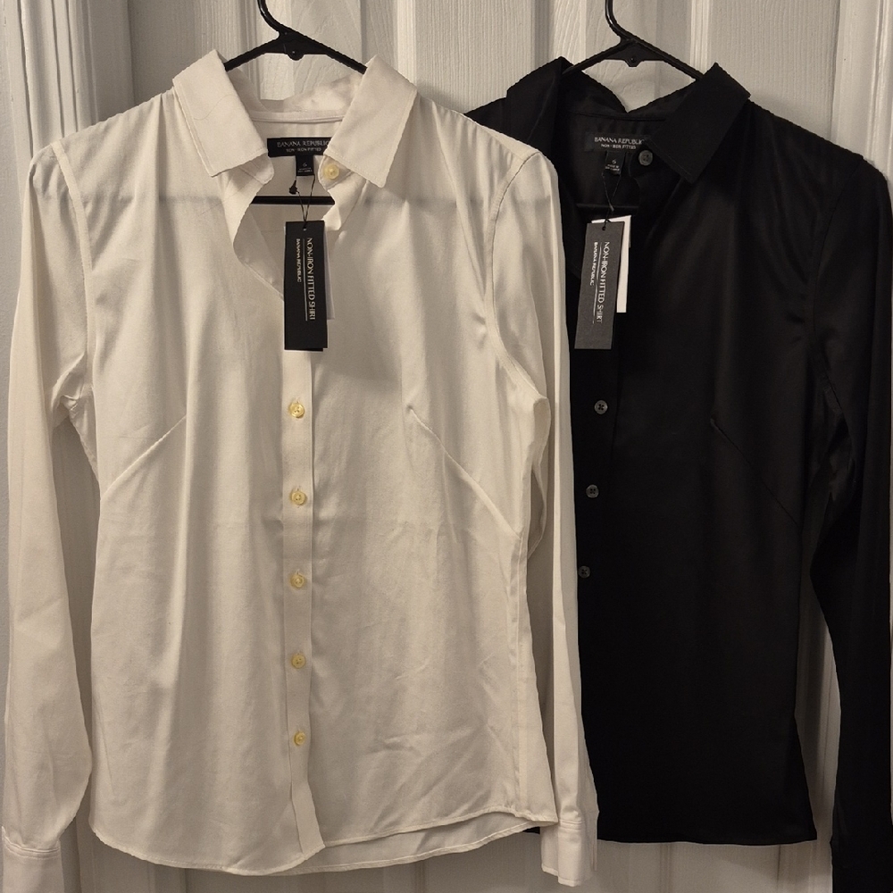 2 Banana Republic White and Black Fitted Stretch NonIron Dress Shirts